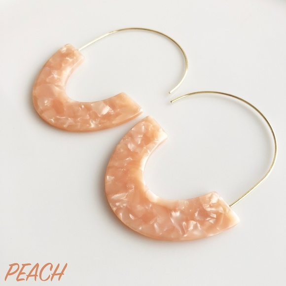 NEW "Camellia" U Acrylic Earrings (peach) - Picture 2 of 5